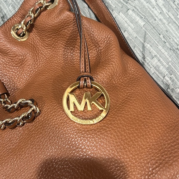 Michael Kors Frankie Large Drawstring Convertible Shoulder Tote - Picture 2 of 11